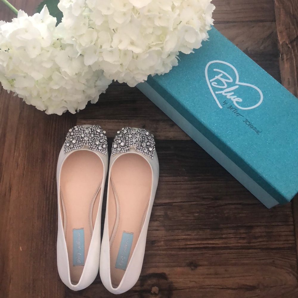 Brand new never worn Betsey Johnson flats